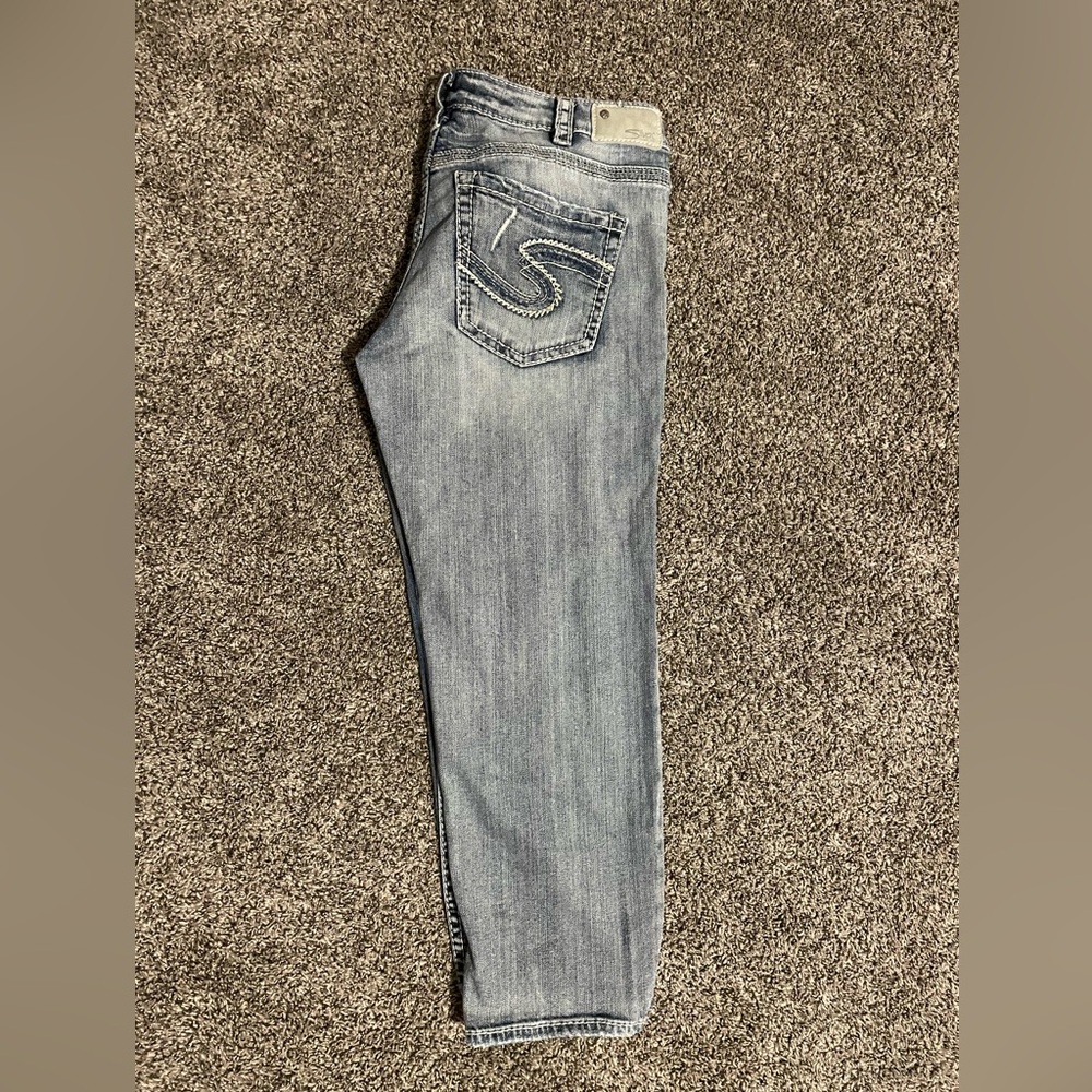Aiko Gray Ankle Cropped Jeans with Distinctive Style